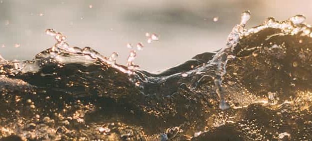 A través de las aguas