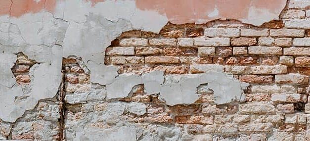 Tirantes, ladrillos y Dios